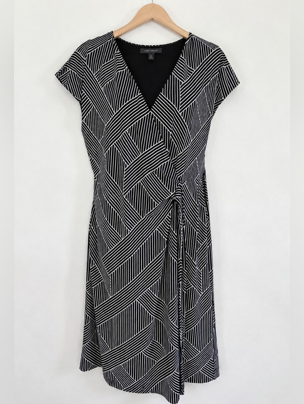 •Ann Taylor Black & White Patterned Faux Wrap Dress